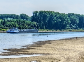 Logistik: Gütertransport über den Rhein bricht 2018 ein