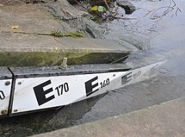 Logistik: Rheinschiffer haben kaum noch eine Handbreit Wasser unterm Kiel