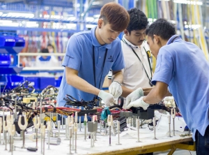 Arbeiter im Werk Rayong / Thailand (Foto: Dräxlmaier)