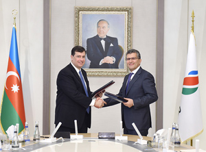 Luis Sierra, CEO Global Aromatics bei BP (links), und Vagif Aliyev, Vorstandsvorsitzender von Socar Turkey (Foto: Socar)