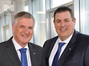 Wolfgang Rasp (links) mit David Korhorn, Vice President von Nowofol USA (Foto: Nowofol)