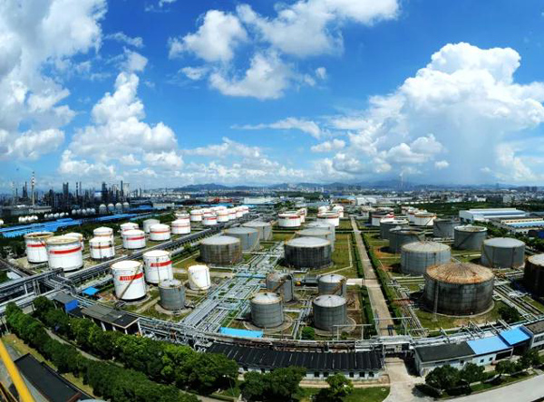 Chemieanlagen von Sinopec in Ningbo. Dort soll auch die neue Anlage errichtet werden (Foto: Sinopec)