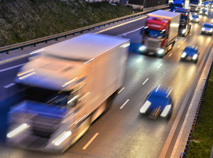 Der Anstieg verfügbarer Kapazitäten im Straßengüterverkehr drückt die Frachtpreise (Foto: Panthermedia/monticello)