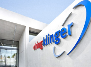 Firmenlogo an der Zentrale in Dettingen (Foto: ElringKlinger)