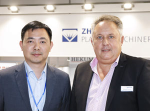 Zhang Bin (links) und Philippe Porret während der K 2019 in Düsseldorf (Foto: KI)