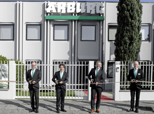 Einweihung der vergrößerten Niederlassung in Peschiera Borromeo / Italien: Guido Frohnhaus, Raffaele Abbruzzetti, Gerhard Böhm, Stephan Doehler (von links, Foto: Arburg)