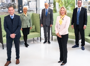 Andreas Conrad, Margrit Harting, Dietmar Harting, Maresa Harting-Hertz, Philip Harting (v. li.) aus dem Vorstand  der Harting-Technologiegruppe (Foto: Harting)