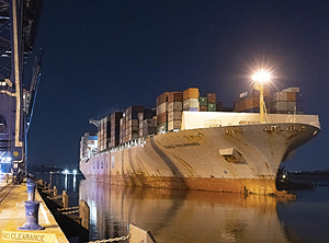 Container-Schiff von Cosco Philippines in Charleston (Foto: Braskem)