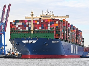 Entthront: Die „HMM Algeciras“ ist nicht mehr das größte Containerschiff der Welt (Foto: HHLA / Dietmar Hasenpusch)