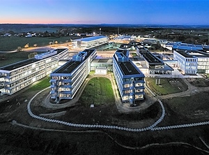 Der schöne Schein trügt: Über Grammer brauen sich dunkle Wolken zusammen (Foto: Grammer)