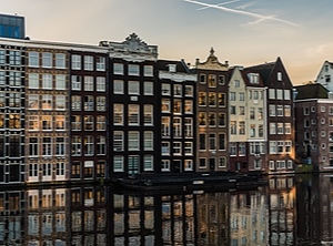 Die Pilotanlage soll pro Jahr so viele Kunststoff-Haushaltsabfälle verarbeiten können, wie Amsterdam im gleichen Zeitraum produziert (Foto: Pexels/Liene Ratniece)