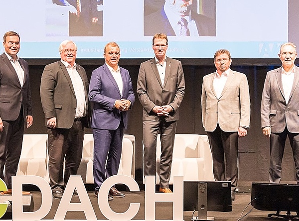 Dirk Punke, Gerhard Lettl, Dr. Michael Effing, AVK-GF Dr. Elmar Witten, Prof. Jens Ridzewski und Michael Polotzki (v.li.; Foto: MK-Fotografie & JECDachforum)
