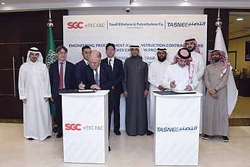 Tasnee-Chef Mutlaq Al-Muraishid (rechts) unterzeichnete die Verträge mit einem Vertreter des Anlagenbauers SGC etec (Foto: Tasnee)