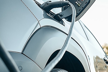 Elektromobilität: Zusätzliche Wachstumsimpulse aus der Steckdose? (Foto: Pexels / Kindel Media)