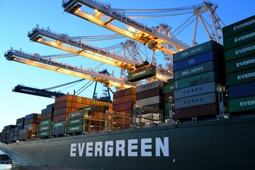 Mehr Handel: Der globale Containerumschlag nimmt zu (Foto: Pexels, David Dibert)
