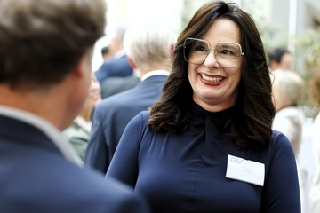 Mit neuer Brille in die zweite Amtszeit: Dr. Helen Fürst (Foto: GKV, Sebastian Gabsch)