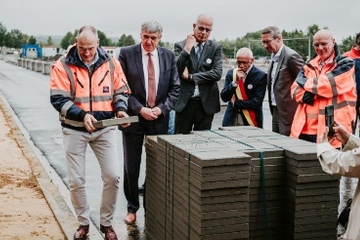 Grundsteinlegung: Offizieller Baubeginn im belgischen Neufchâteau (Foto: Morssinkhof-Rymoplast)