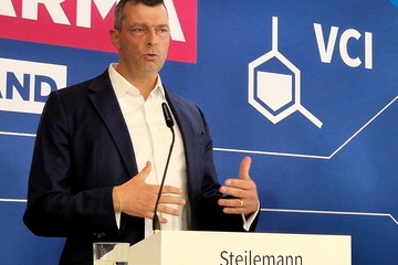 Geht er oder bleibt er? Noch-VCI-Präsident Dr. Markus Steilemann (Foto: KI)