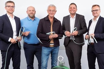 Verwertung am laufenden Band: Jürgen Scheiblehner, CEO Strapping Solutions Teufelberger, Markus Zwingler (RDG), Franz Kobleder, CEO RDG, Martin Pichler und Harald Frühwirth (beide Teufelberger; v.li., Foto: Teufelberger)