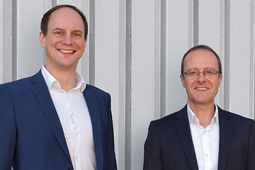 Arbeiten an der Steigerung der Wettbewerbsfähigkeit: CEO Roman Sonderegger (li.) und CFO Urs Scheidegger (Foto: Schweiter Technologies)
