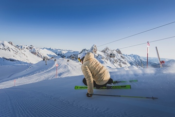 Für mehr Rezyklat auf der Piste: In Österreich wird nach Möglichkeiten für Recycling im Wintersport gesucht (Foto: Fischer Sports)