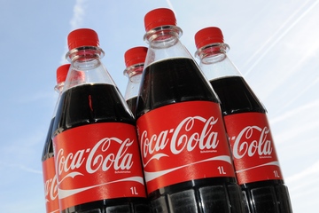 Auch für Coca-Cola gilt: Webseiten sind geduldig, mehr noch als Papier (Foto: KI)