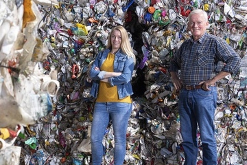 Hoffen auf eine zweite Chance: Gründerin Eline Stiphout und ihr Vater Han (Foto: Stiphout Plastics)