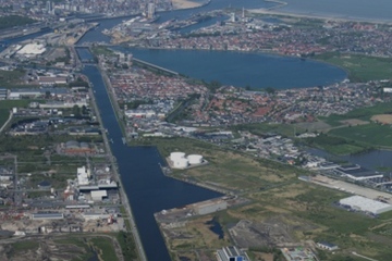 Aus der Vogelperspektive: Das 658 ha große Hafengebiet im belgischen Ostende (Foto: Port Oostende)