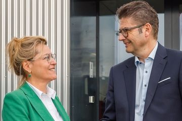 Schau mir in die Augen: Bettina Fleisch und Michael Thüler (Foto: Säntis Packaging)