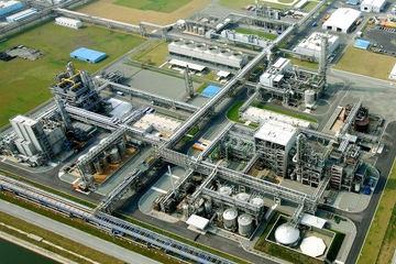 Anlagen von BASF in Caojing (Foto: BASF)