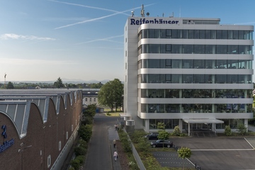 Hier werden Stellen gestrichen: Blick auf die Firmenzentrale in Troisdorf (Foto: Reifenhäuser)